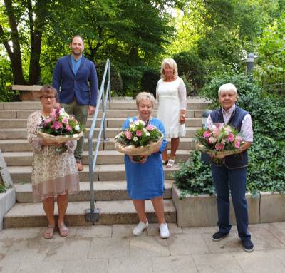 25 Jahre FU-Union-Heiligenhaus - Fotos von Dagmar - Der CDU-Vorstand Heiligenhaus gratuliert dem Vorstand der FU-Heiligenhaus mit einem Blumenstrauß zum 25. jähr. Jubiläum.